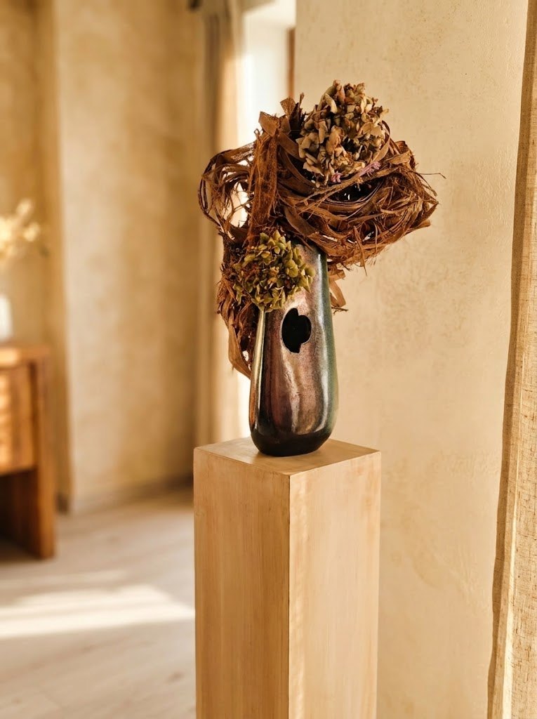 Curs online de ikebana — aranjament cu hortensii și scoarță